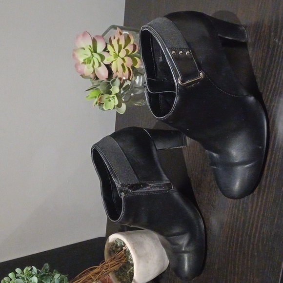 High Heeled Booties - Picture 2 of 4